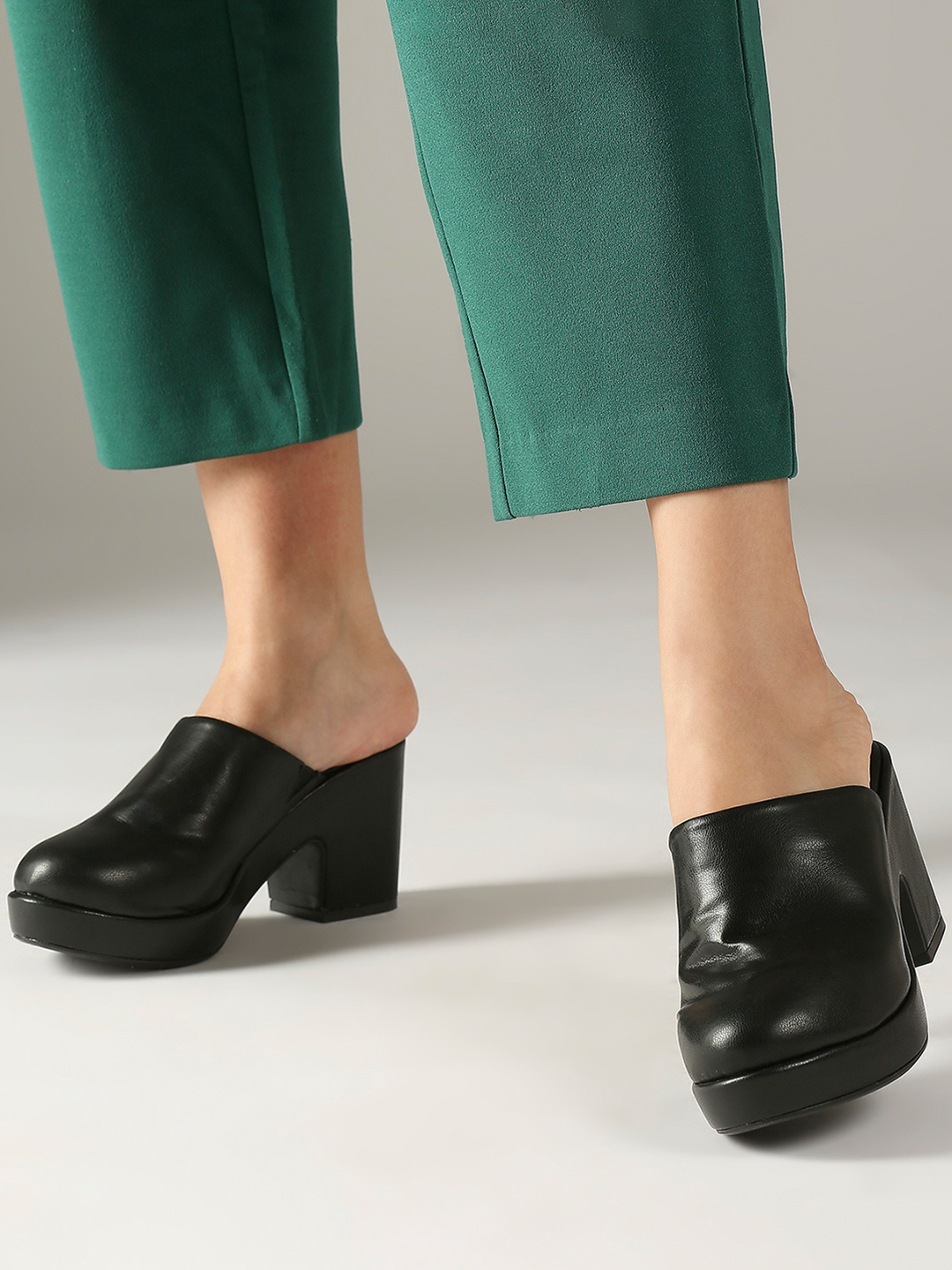 

Inc 5 Round Toe Platform Heel, Black