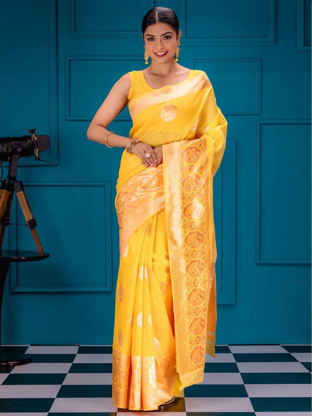 

MIMOSA Floral Zari Banarasi Saree, Gold