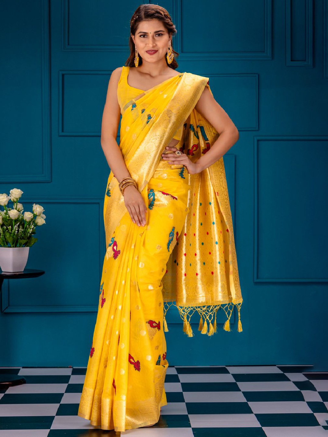 

MIMOSA Floral Zari Banarasi Saree, Gold