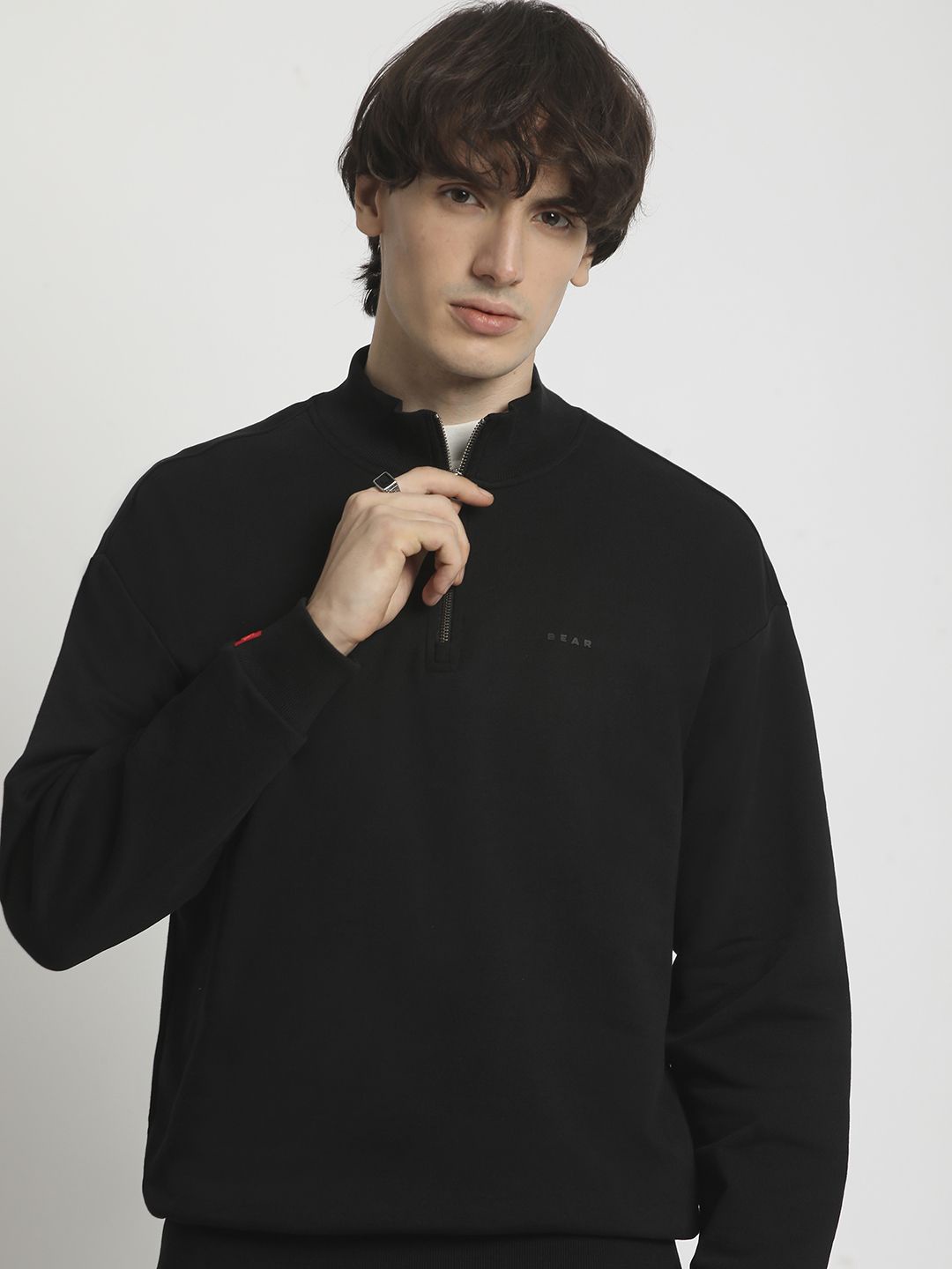 

The Bear House Men Solid Relaxed Fit Pure Cotton Sweatshirt, Black