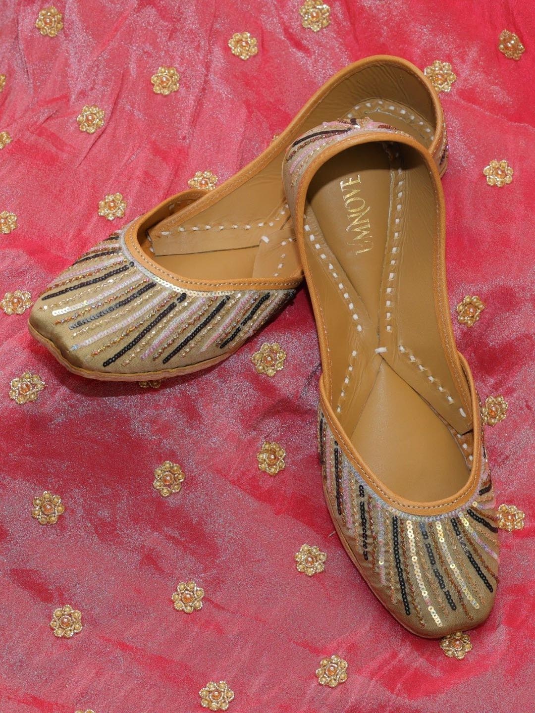 

UMNOVE Women Striped Ethnic - Embellished Mojaris Flats, Copper