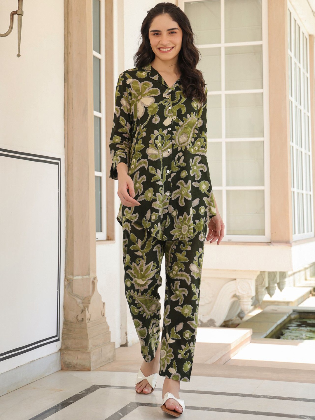 

JISORA Women Printed Pure Cotton Shirt & Trousers, Green