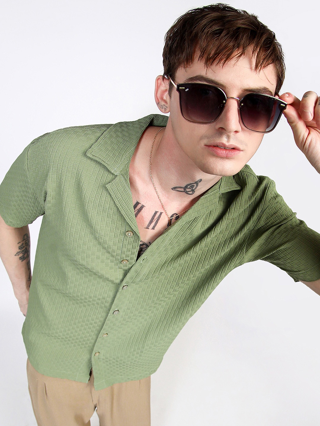 

Campus Sutra Men Comfort Interwine Textured Cuban Collar Oversized Casual Shirt, Green