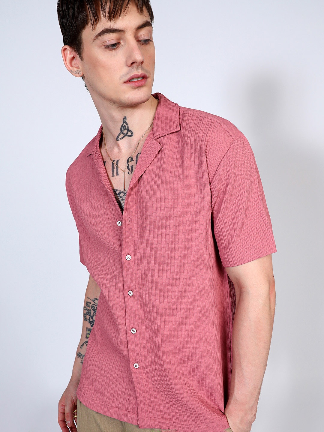 

Campus Sutra Men Comfort Interwine Cuban Collar Oversized Casual Shirt, Pink