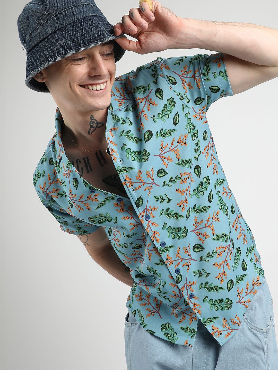 

Campus Sutra Men Comfort Floral Printed Foliage Cuban Collar Casual Shirt, Turquoise blue