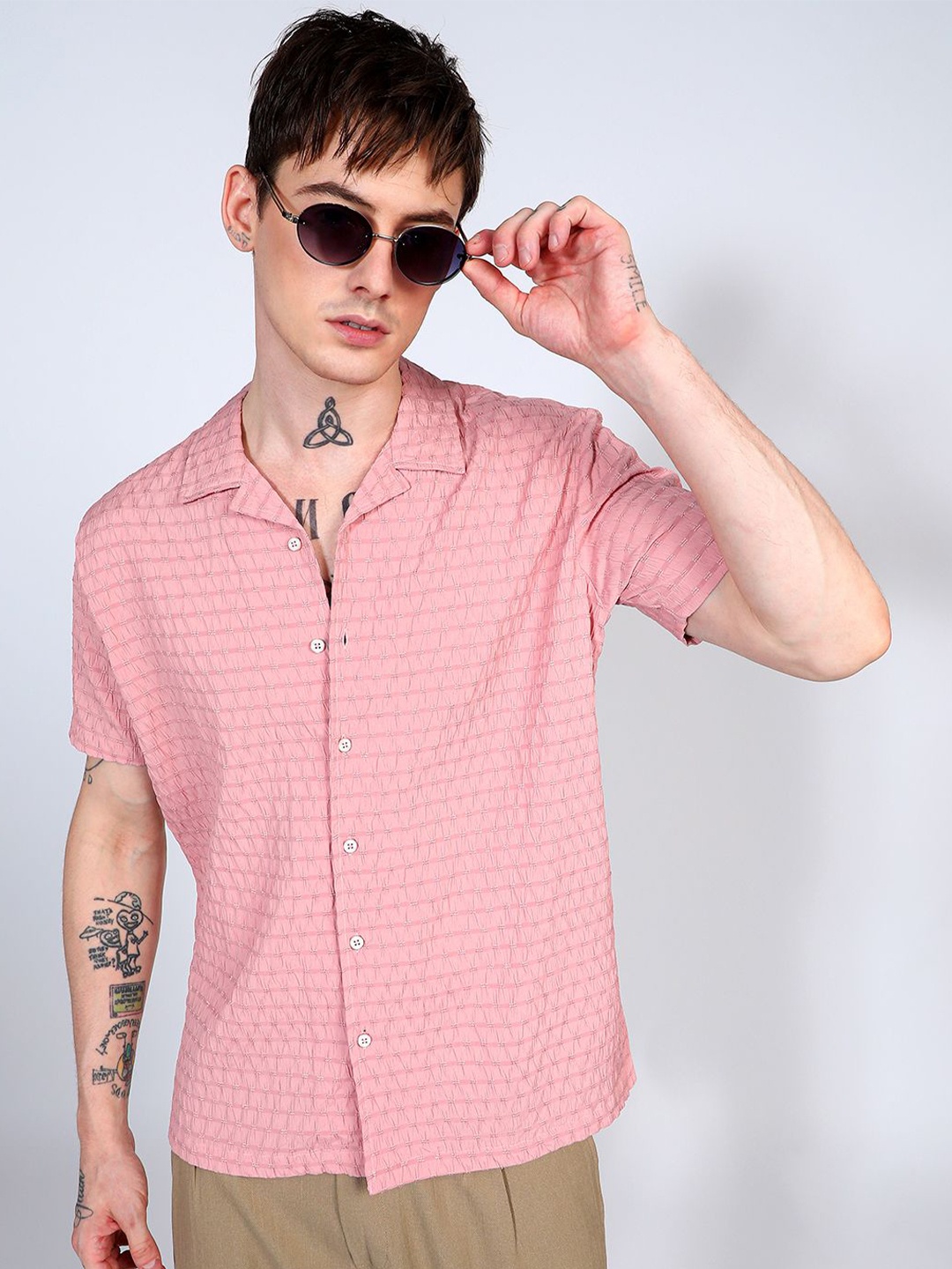 

Campus Sutra Men Comfort Cuban Collar Ruched Oversized Casual Shirt, Pink