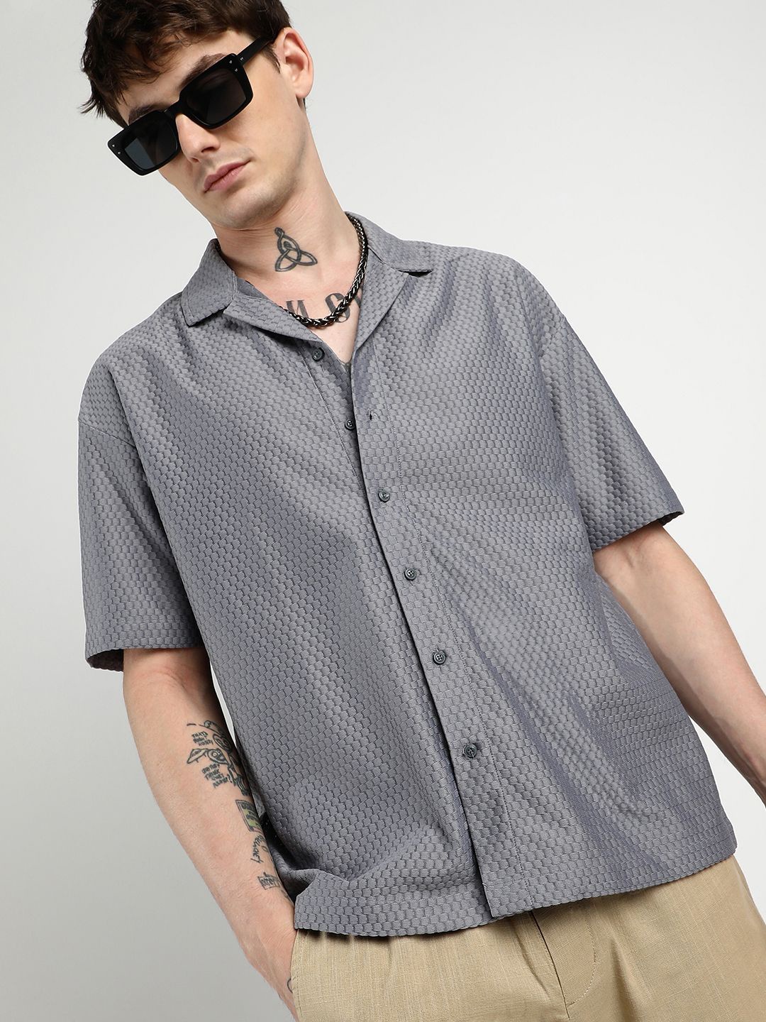 

Campus Sutra Men Comfort Cuban Collar Honeycomb Textured Oversized Casual Shirt, Grey