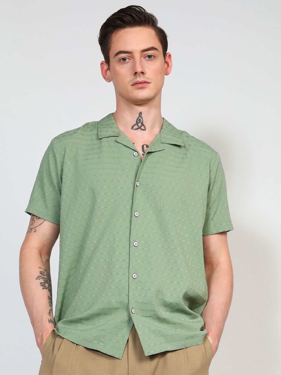 

Campus Sutra Men Comfort Opaque Cuban Collar Creased Casual Shirt, Green