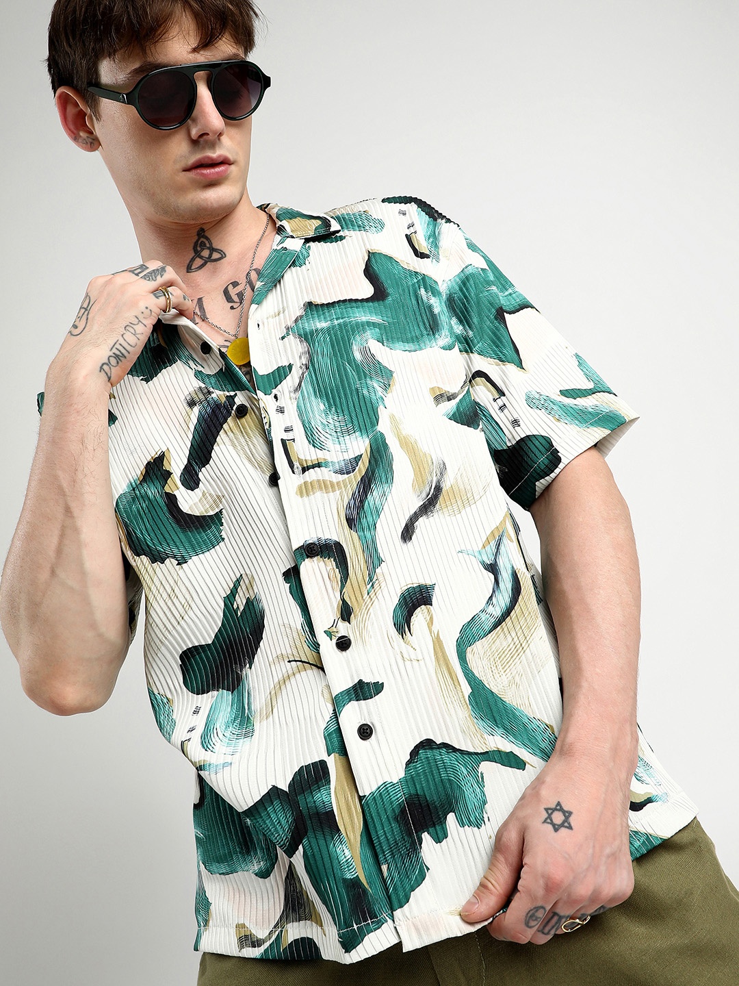 

Campus Sutra Men Comfort Swirl Strokes Printed Oversized Casual Shirt, White