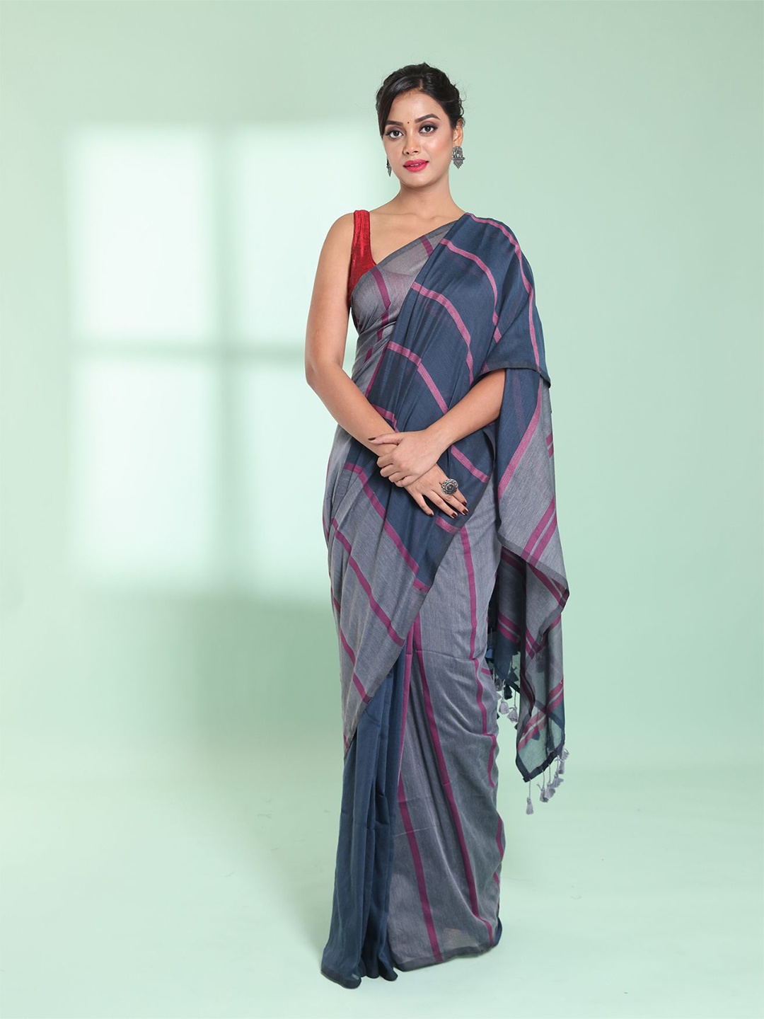 

Charukriti Striped Pure Cotton Saree, Grey