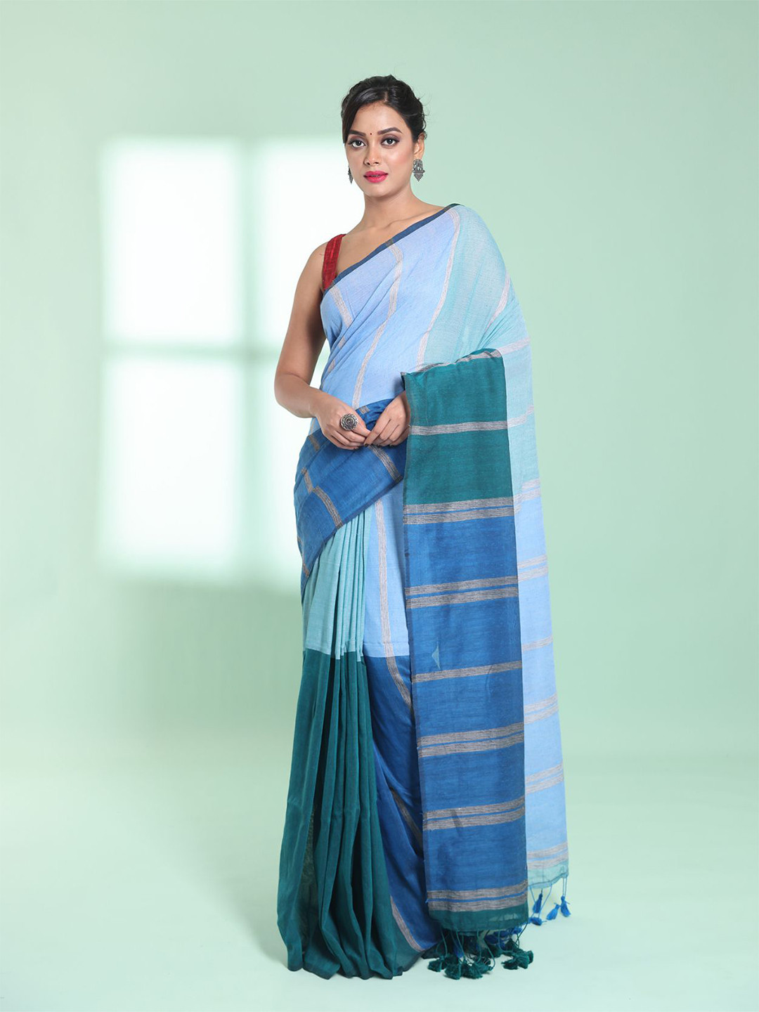 

Charukriti Striped Pure Cotton Saree, Blue