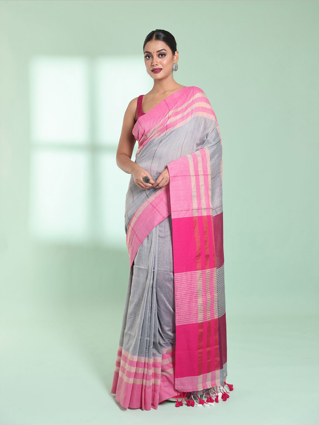 

Charukriti Striped Pure Cotton Saree, Grey