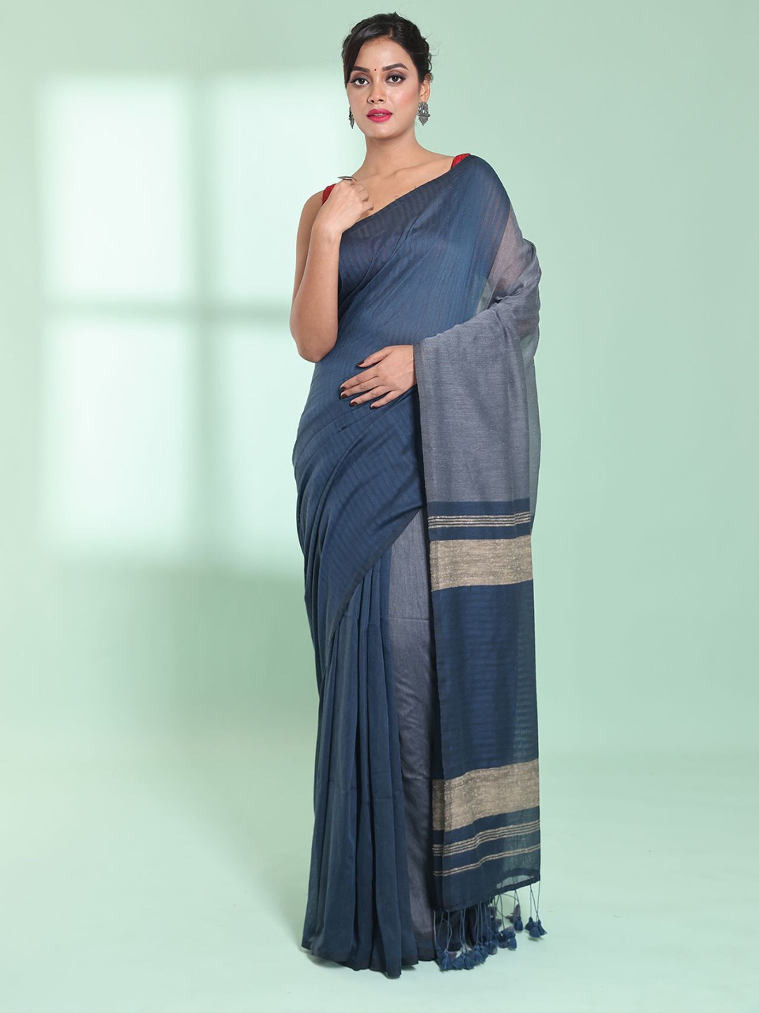 

Charukriti Solid Texture DesignPure Cotton Saree, Grey