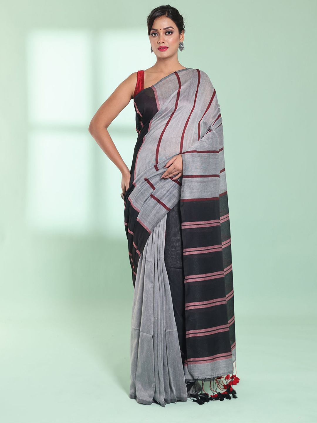 

Charukriti Striped Pure Cotton Saree, Grey