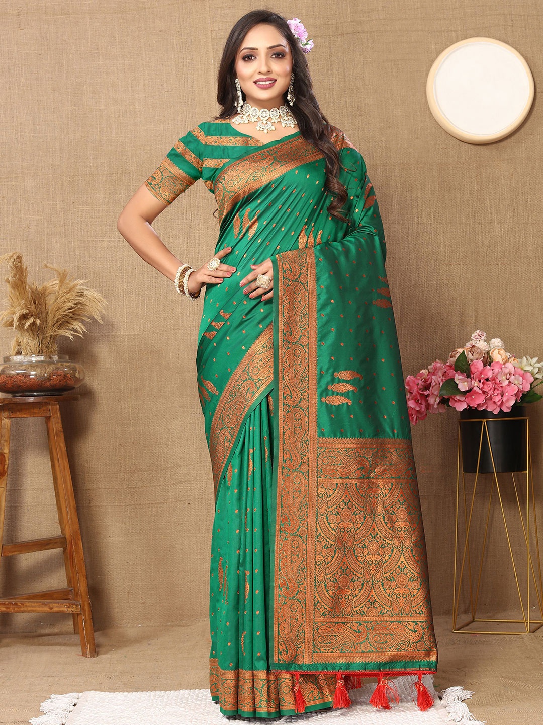 

Upalksh Ethnic Motifs Zari Banarasi Saree, Lime green