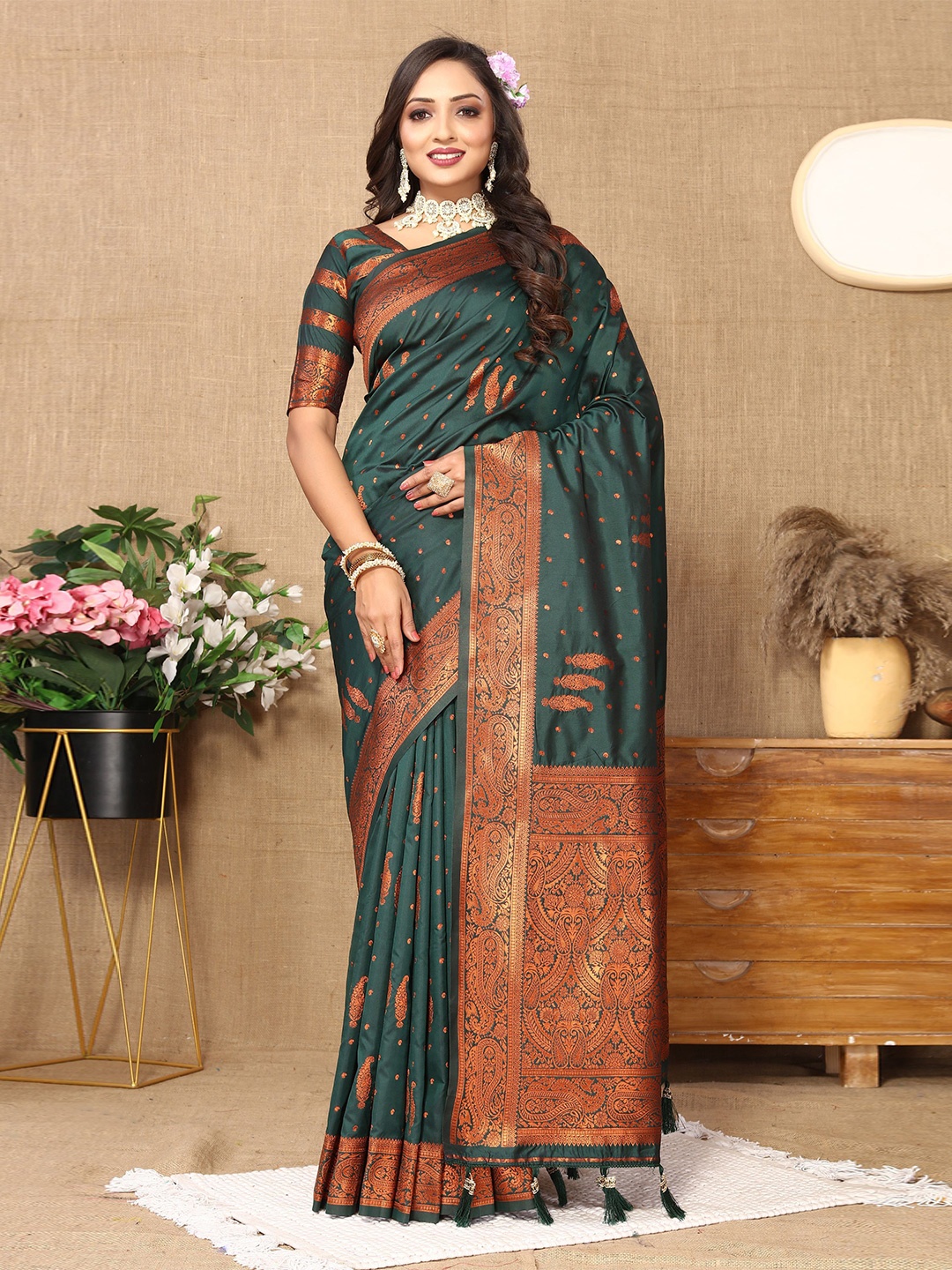 

Upalksh Ethnic Motifs Zari Banarasi Saree, Green