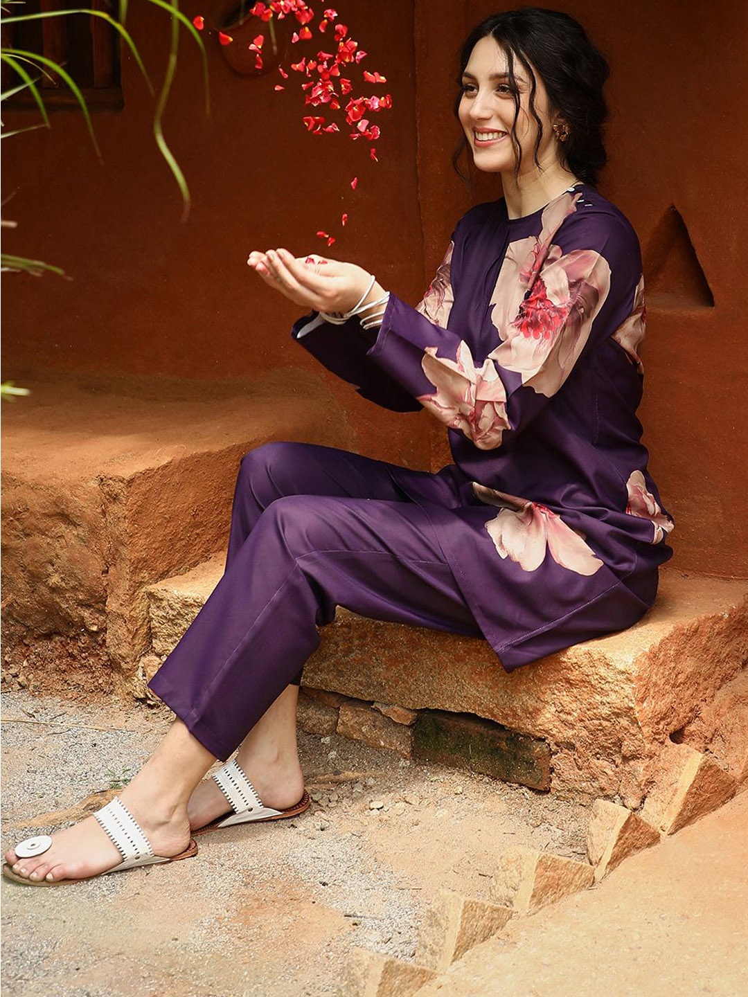 

QISSA Round Neck Floral Printed Regular Straight Kurta with Trousers, Purple