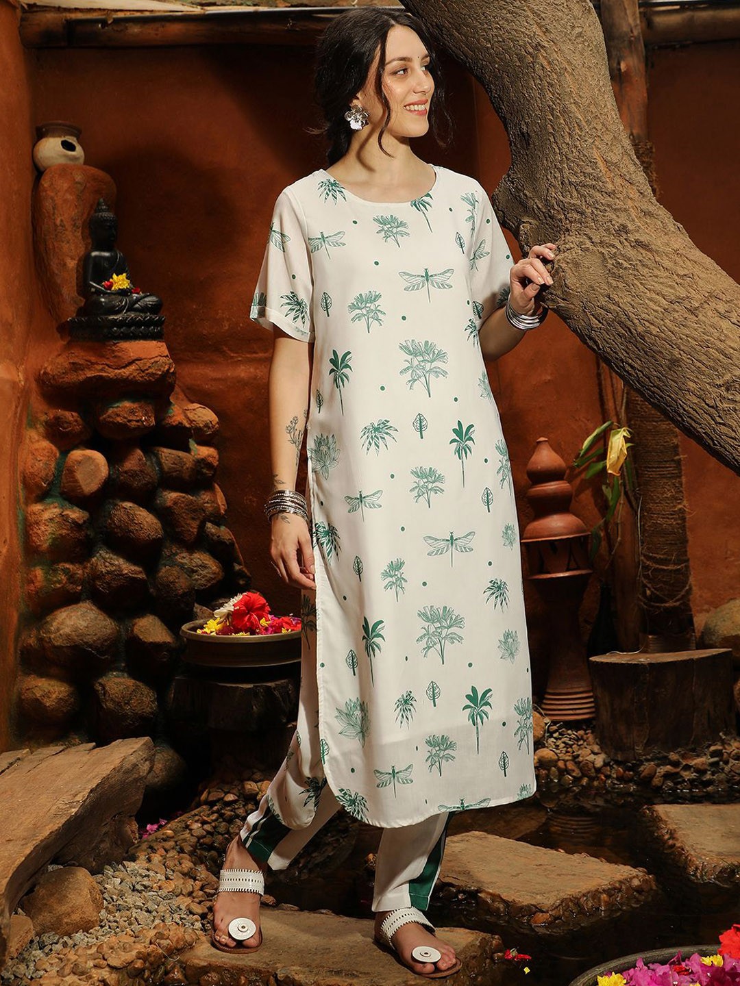 

QISSA Women Ethnic Motifs Printed Regular Pure Cotton Kurta with Trousers, Green