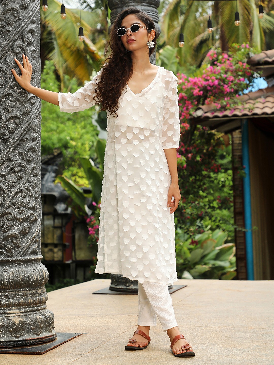 

QISSA Women Floral Embroidered Regular Thread Work Kurta with Trousers, White