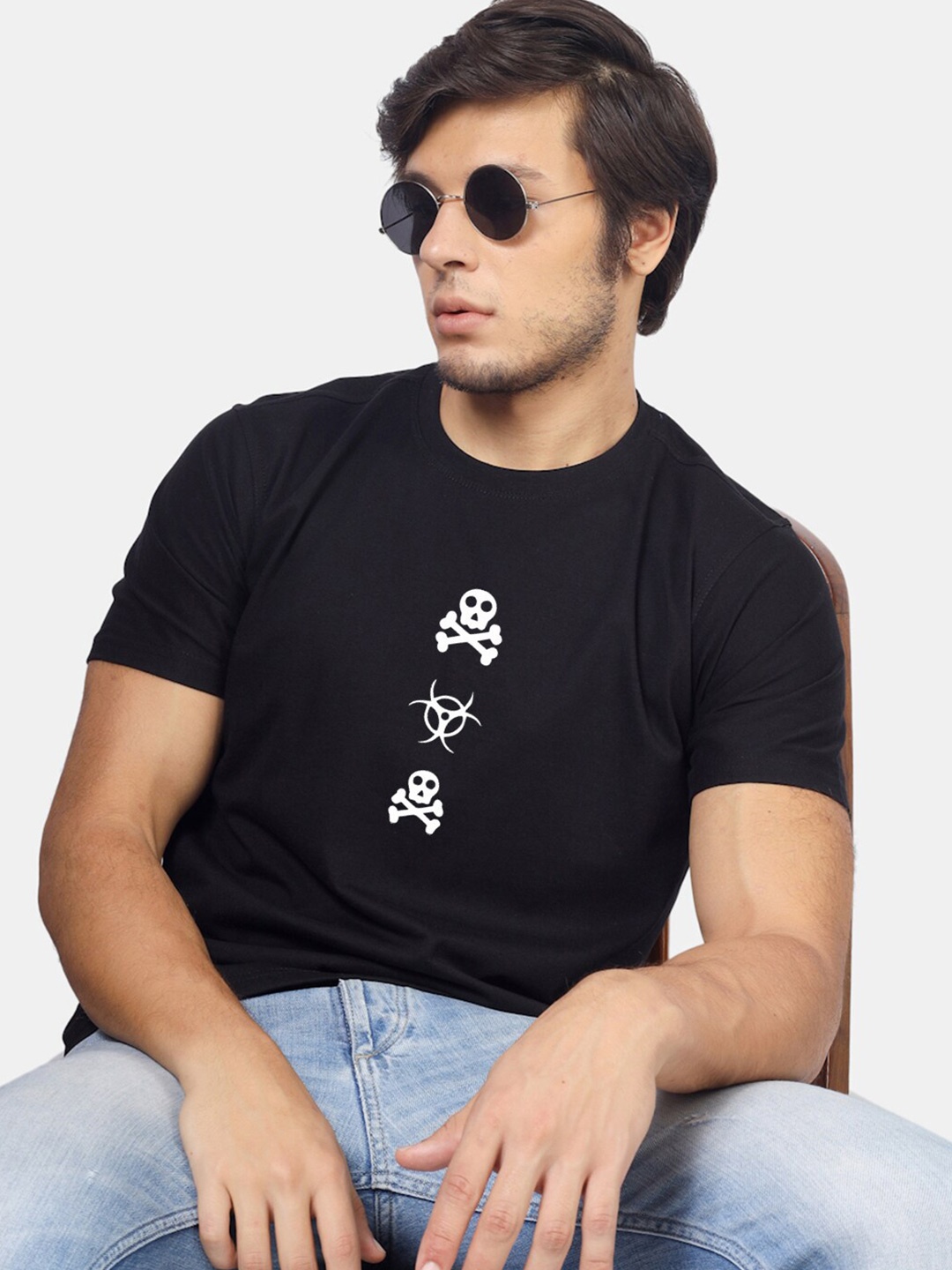 

Greylongg Men Typography Monochrome Printed Round Neck T-shirt, Black