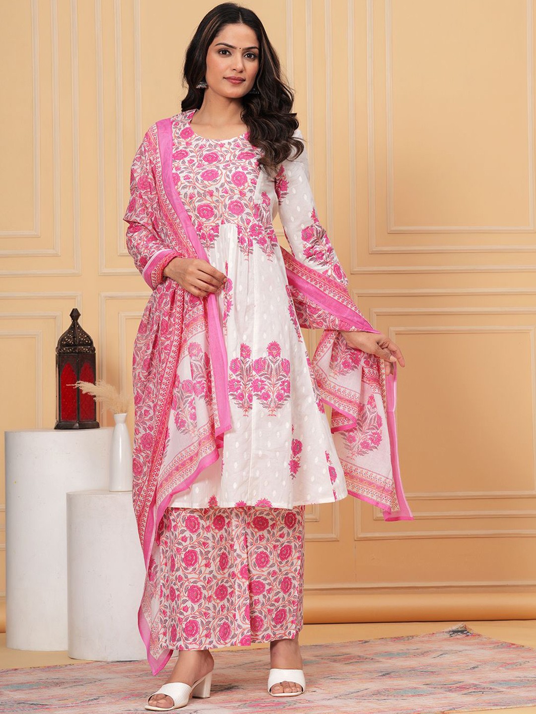 

GULABI LEAF Floral Printed Empire Pure Cotton Straight Kurta With Palazzo & Dupatta, Pink