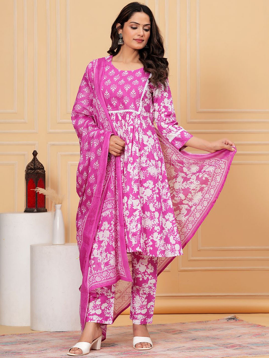 

GULABI LEAF Floral Yoke Design Tiered Pure Cotton Kurta with Trousers & Dupatta, Pink