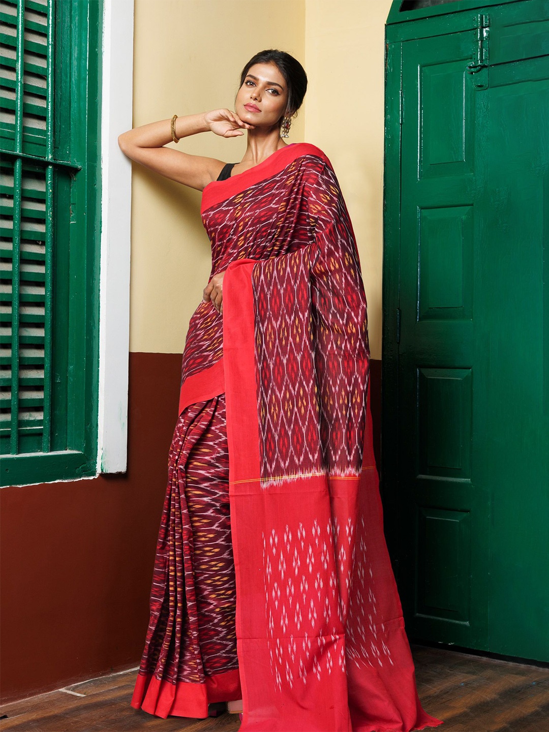 

Unnati Silks Ethnic Motifs Handloom Pochampally Saree, Red