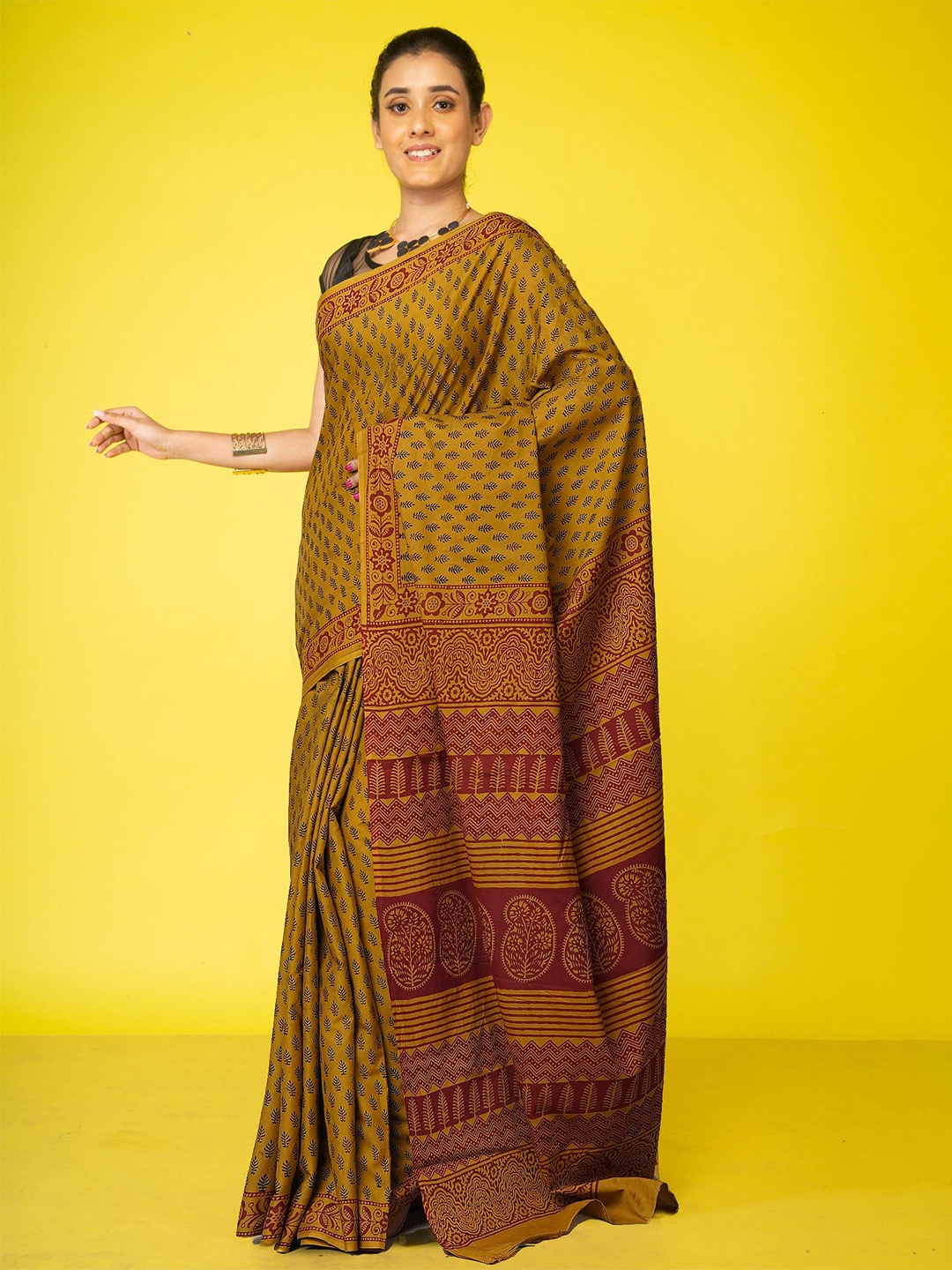 

Unnati Silks Printed Pure Cotton Handloom Bagh Saree, Mustard