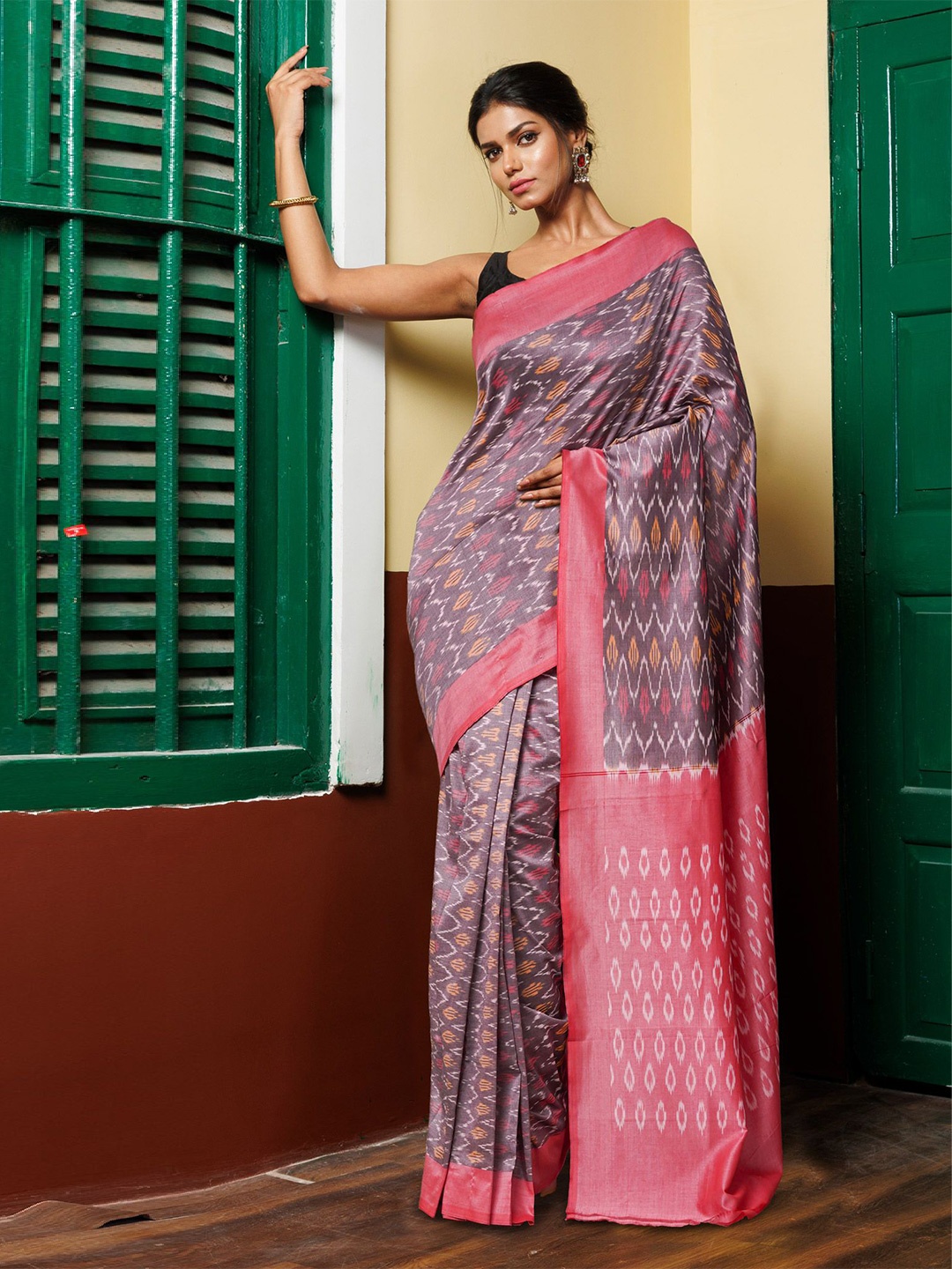 

Unnati Silks Ethnic Motifs Handloom Pochampally Saree, Peach