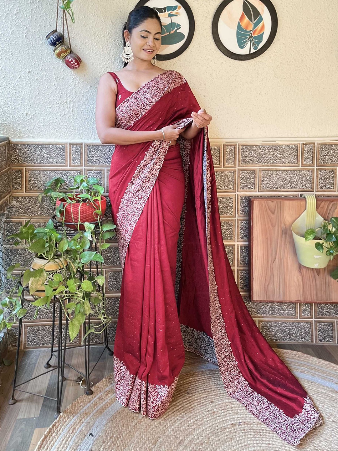 

Mitera Embroidered Saree With Unstitched Blouse Piece, Maroon