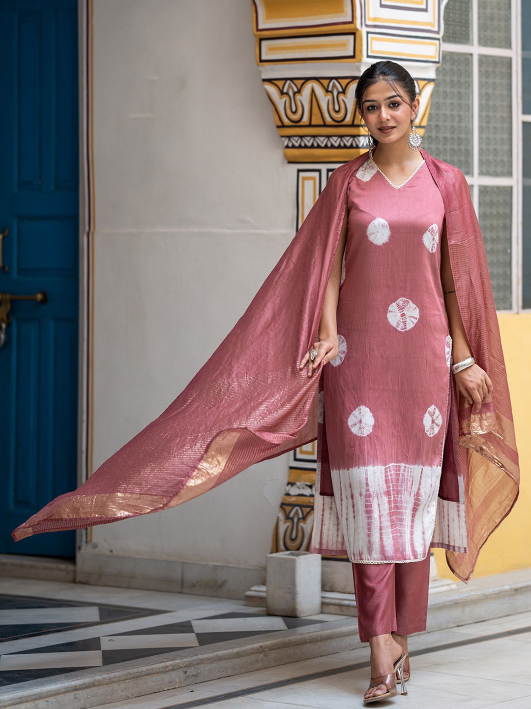 

ASPORA Bandhani Dyed Regular Pure Silk Kurta With Trousers & Dupatta, Mauve