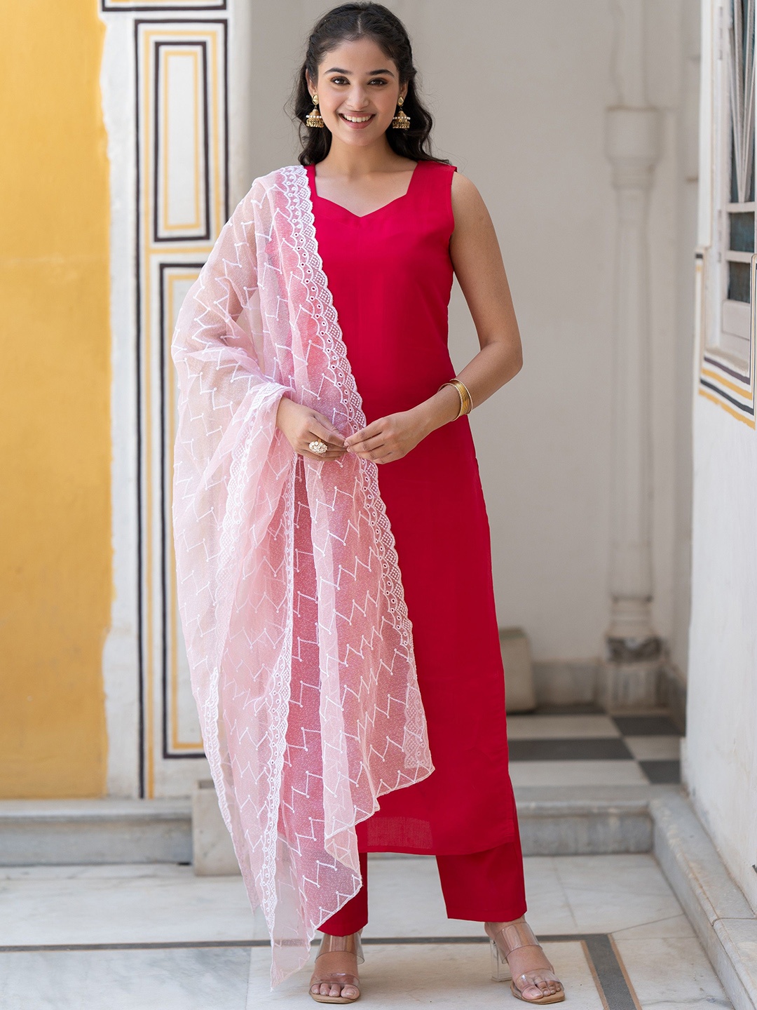 

ASPORA Sweetheart Neck Regular Thread Work Pure Silk Kurta With Trousers & Dupatta, Fuchsia