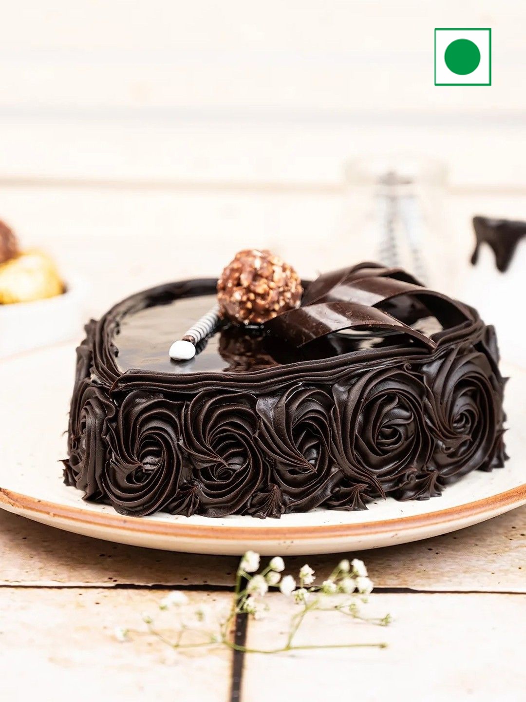

fnp Chocolate Flavor Eggless Heart Cake - 1 Kg, Black
