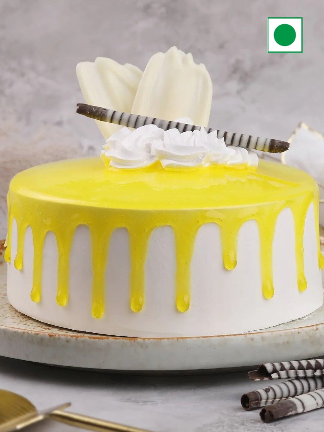 

fnp Pineapple Paradise Flavour Eggless Round Cake- 500G, Yellow