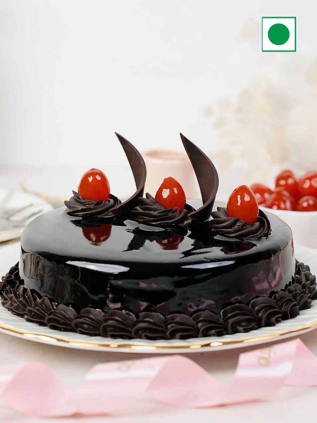 

fnp Chocolate Truffle Flavor Eggless Round Cake - 1Kg, Brown