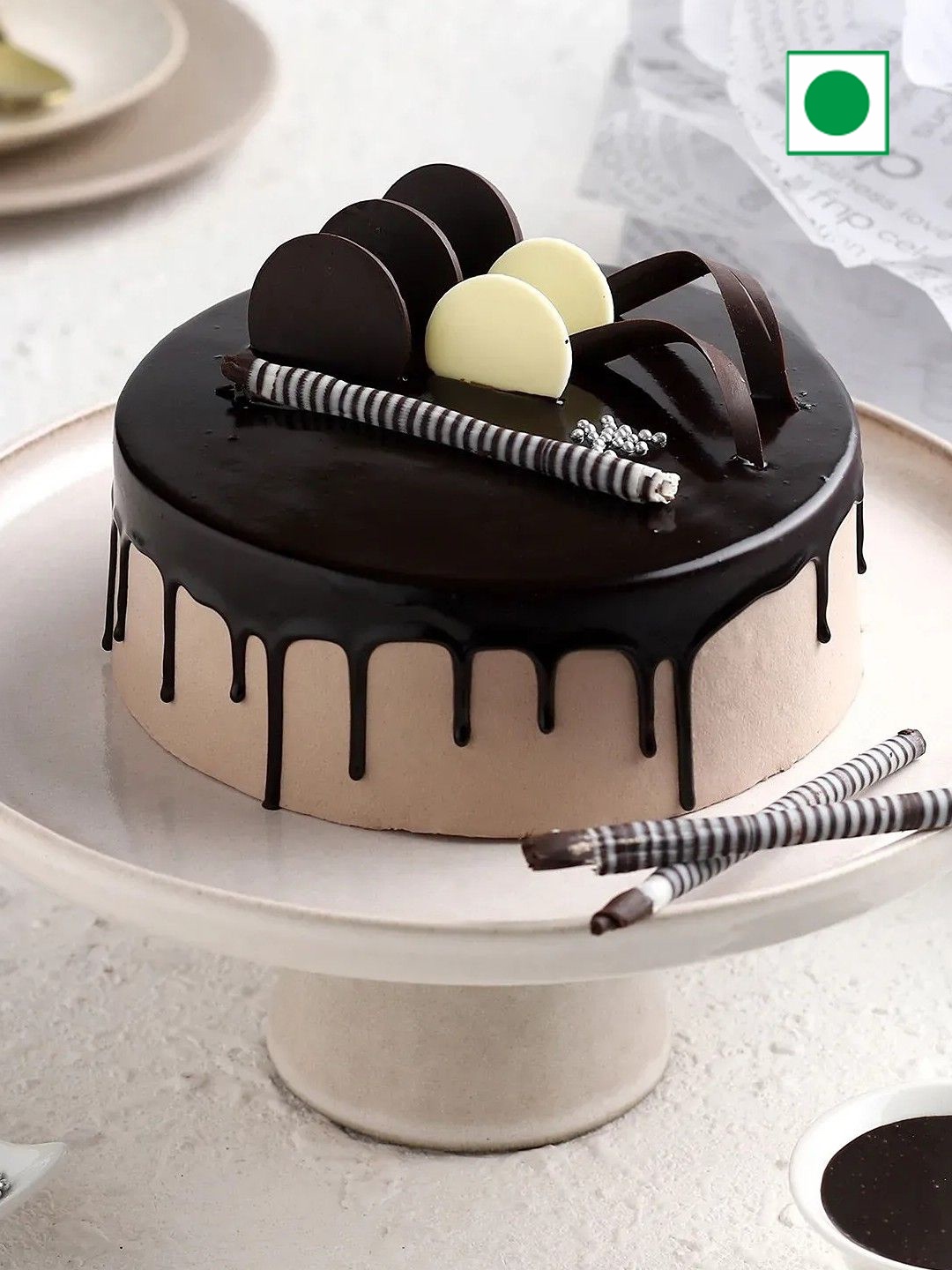 

fnp Chocolate Flover Eggless Round Cake - 1kg, Black