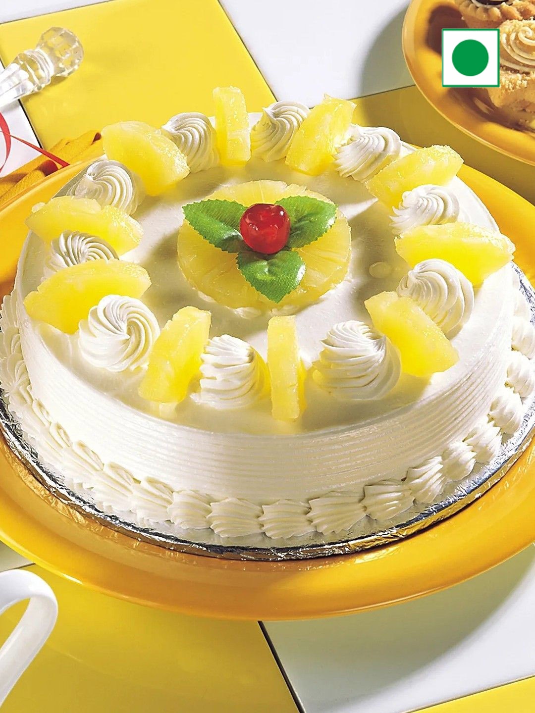 

fnp Pineapple Flavor Eggless Round Cake - 500g, White