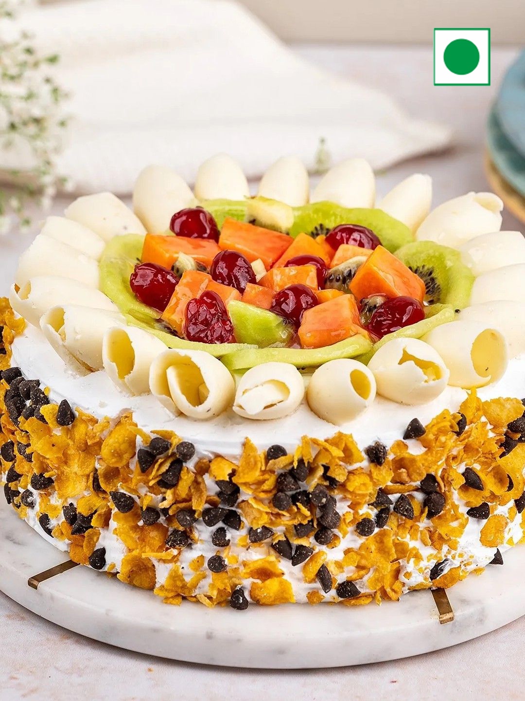 

fnp Fruit Flavour Eggless Round Cake - 500 g, White