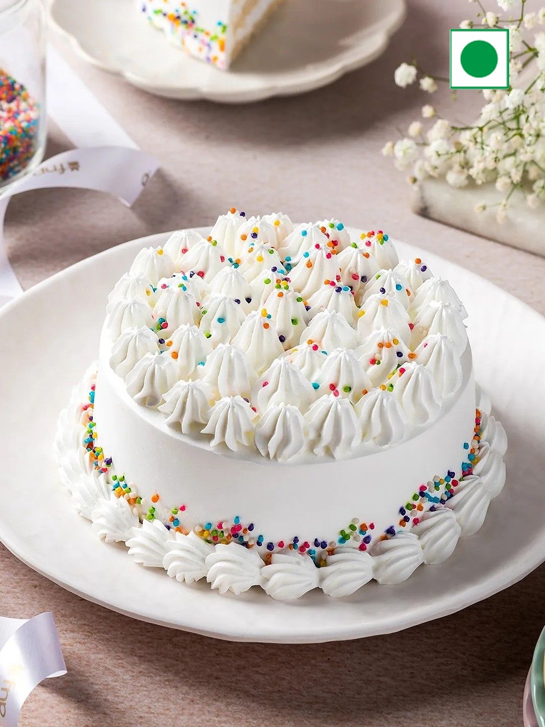 

fnp Vanilla Buttercream Flavor Eggless Round Cake- 500 g, White