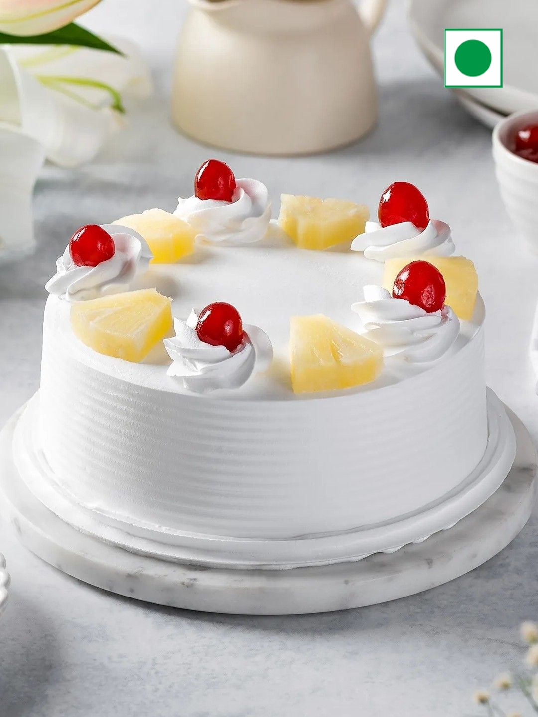 

fnp Pineapple Flovour Eggless Cake 1Kg, White