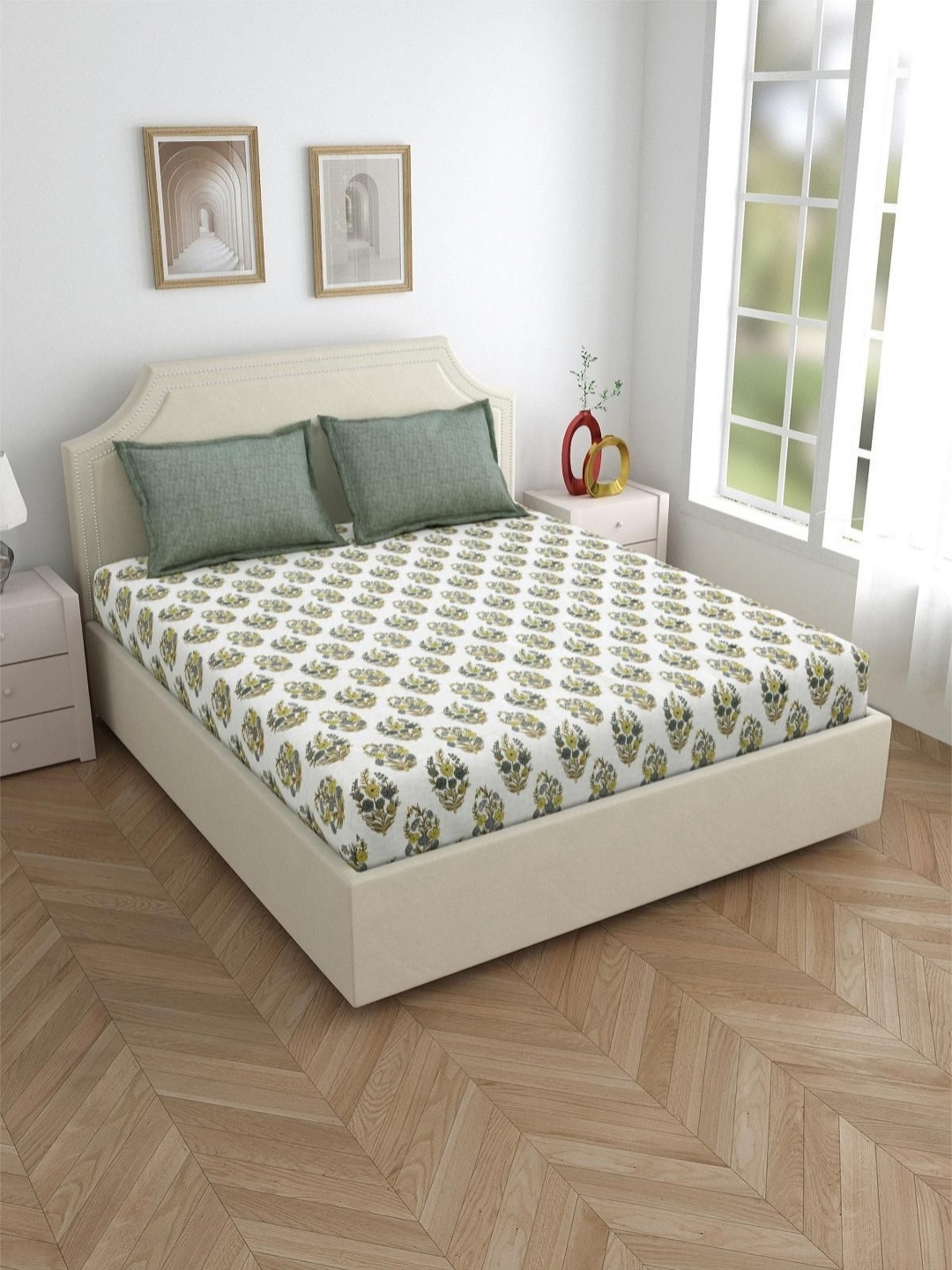 

Salona Bichona Sea Green & White Floral 120 TC Queen Bedsheet with 2 Pillow Covers