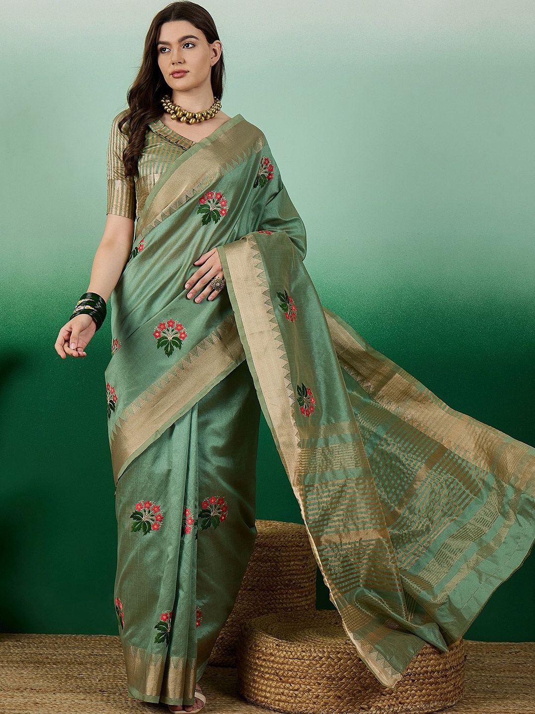 

SERONA FABRICS Embroidered Zari Banarasi Saree, Green