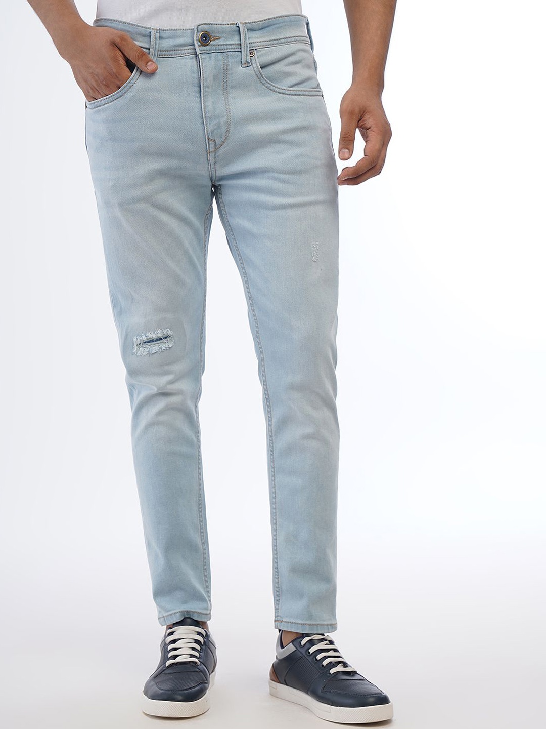 

JADE BLUE Men Slim Fit Slash Knee Mid-Rise Stretchable Jeans