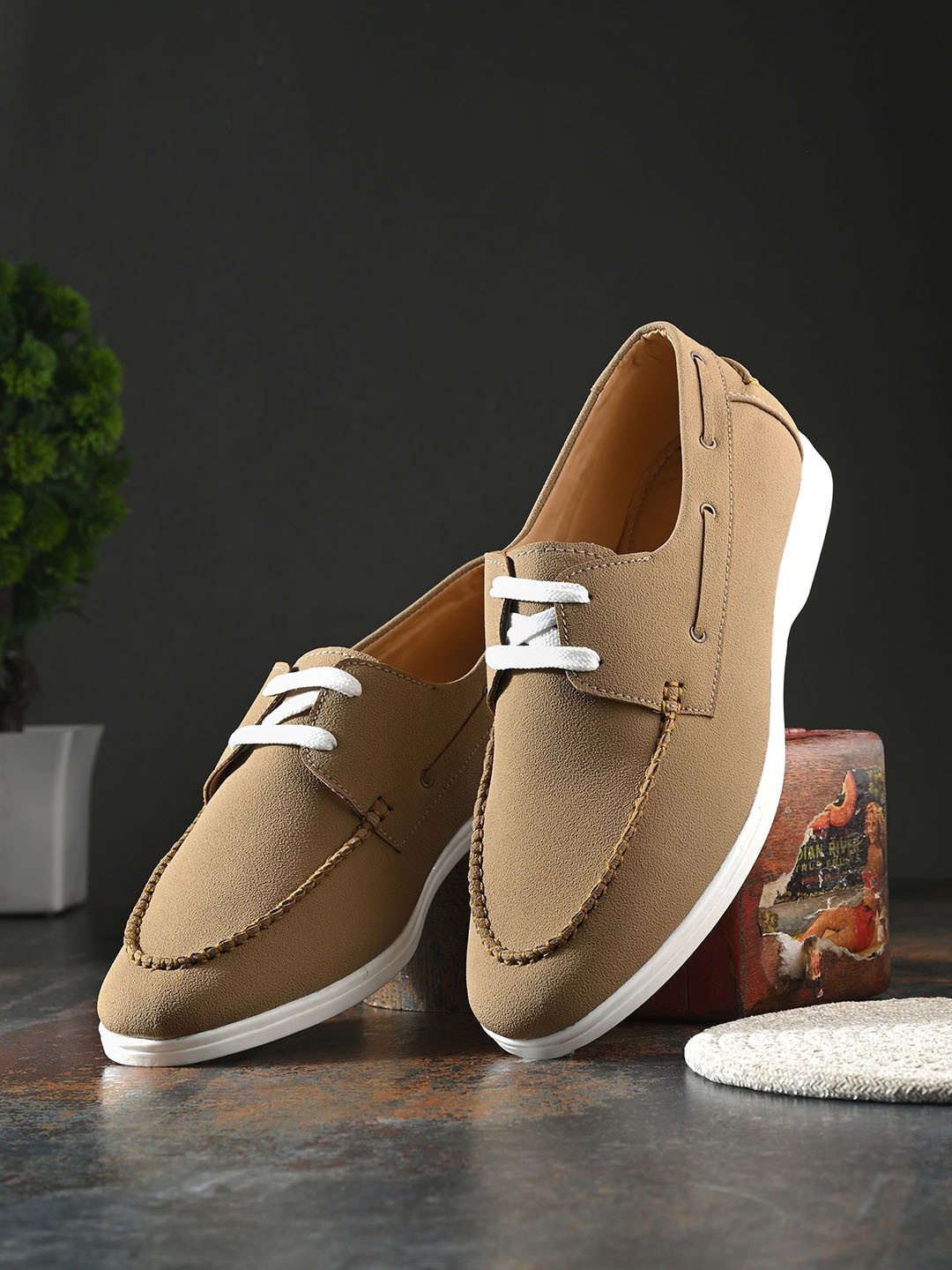 

Mast & Harbour Men Camel Brown Comfort Insole Round Toe Sneakers