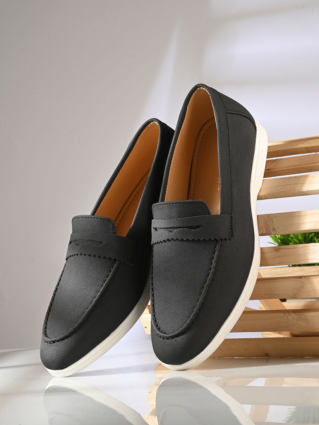 

Mast & Harbour Men Black Lightweight Slip-On Loafers