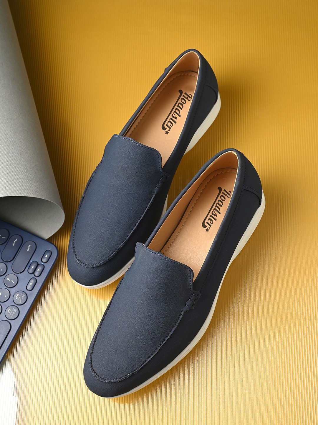 

The Roadster Lifestyle Co. Men Blue Round Toe Comfort Insole Lightweight Loafers