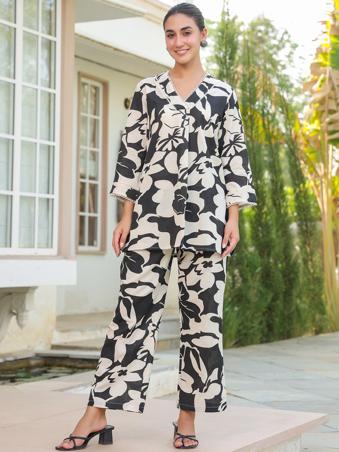 

JISORA V-Neck Printed Pure Cotton Top With Palazzos Co-Ords, Black