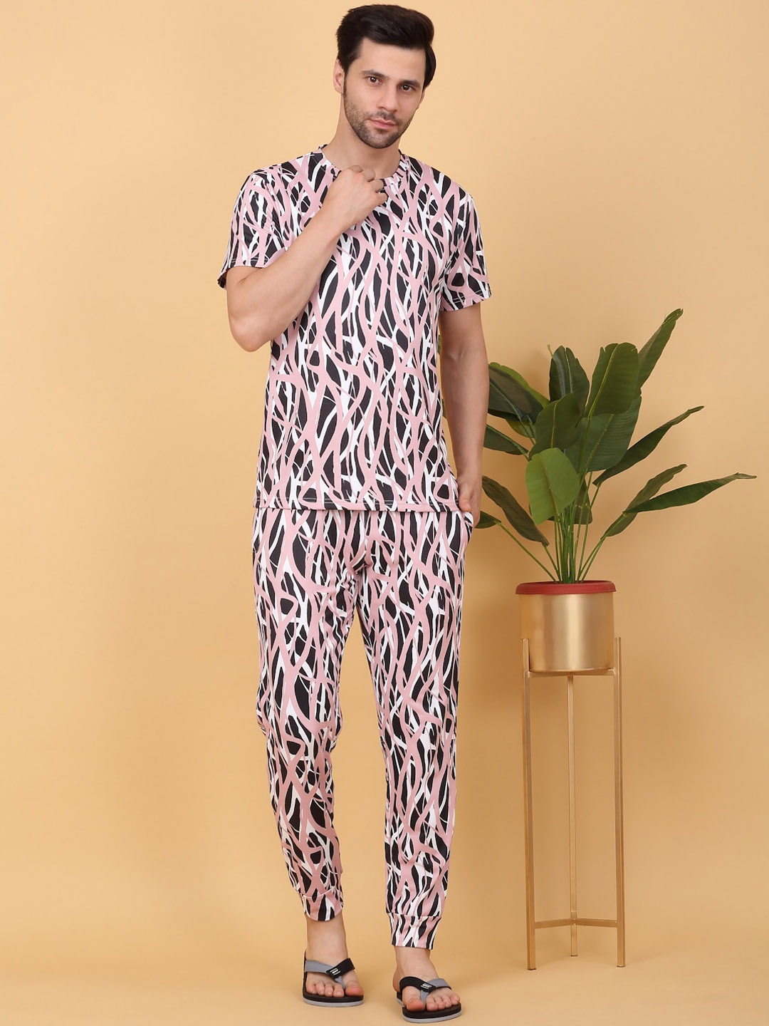 

Sweet Dreams Pink & White Abstract Printed Round Neck Night suit