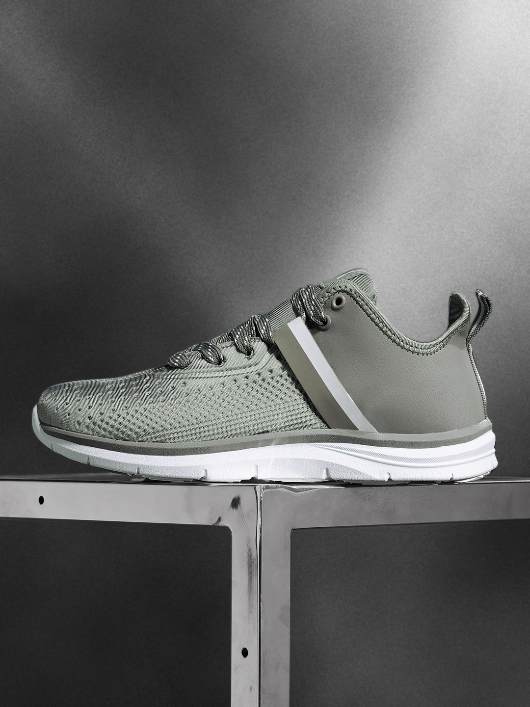 

HRX by Hrithik Roshan Men Grey Pro Sneakers