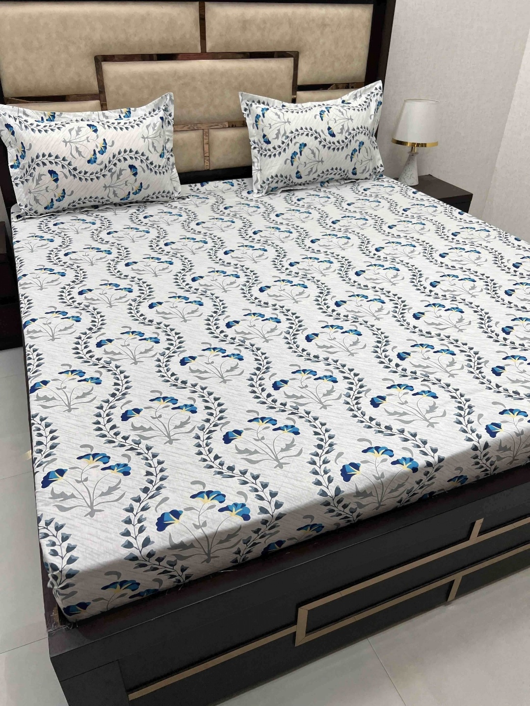 

Pure Decor White Ethnic Motifs 330 TC Pure Cotton King Bedsheet with 2 Pillow Covers